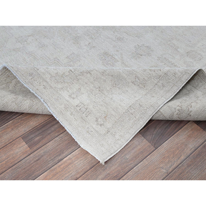 Tapis oriental 8 pi x 9 pi 9 po, blanc délavé, tissé dense, Peshawar délavé avec motif Heriz