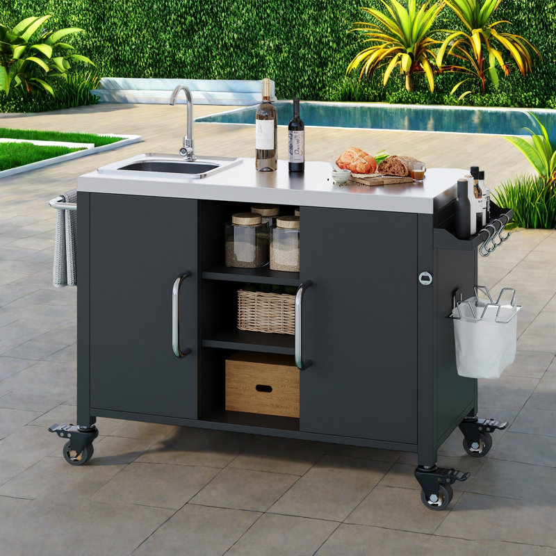 Îlot de cuisine extérieur avec évier en acier inoxydable 304, 4 roulettes verrouillables, porte-épices à porte réglable, porte-serviettes, crochets et tablettes ouvertes