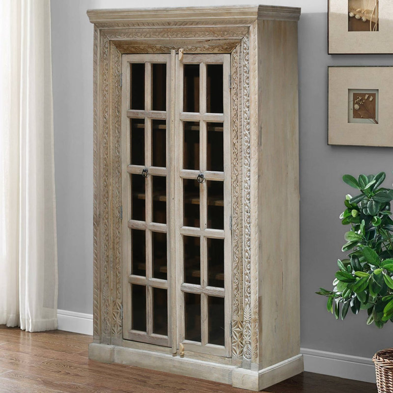 Armoire éclectique en bois massif à cadre sculpté avec portes vitrées