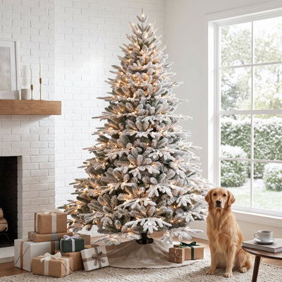 Arbre de Noël artificiel enneigé 6 pi avec 400 lumières incandescentes blanc chaud, embouts en PE / PVC 1931, branches à mémoire de forme et support en métal pliable