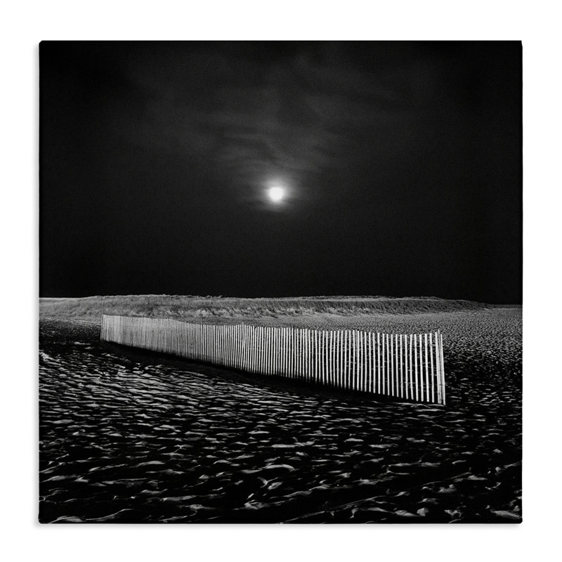«Beach Fence at Night» par Chip Forelli, H 24 po x l 24 po
