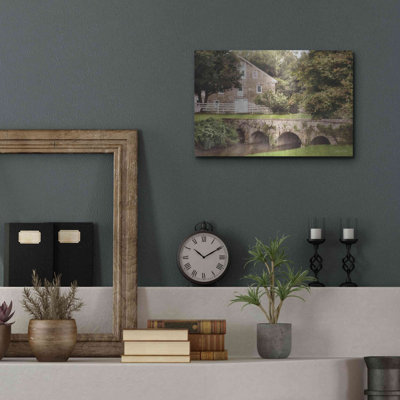 «Old Stone Barn and Bridge» par Lori Deiter