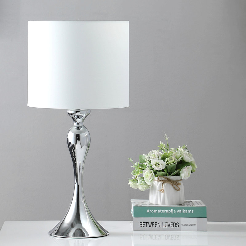 Azurae Metal Table Lamp, Silver
