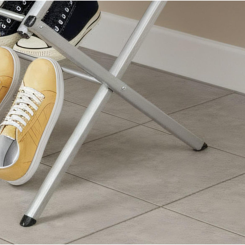 Séchoir à vêtements pliable à trois niveaux, modèle gris, portable et peu encombrant, adapté à une utilisation intérieure et extérieure, solution de rangement de vêtements multifonctionnelle.