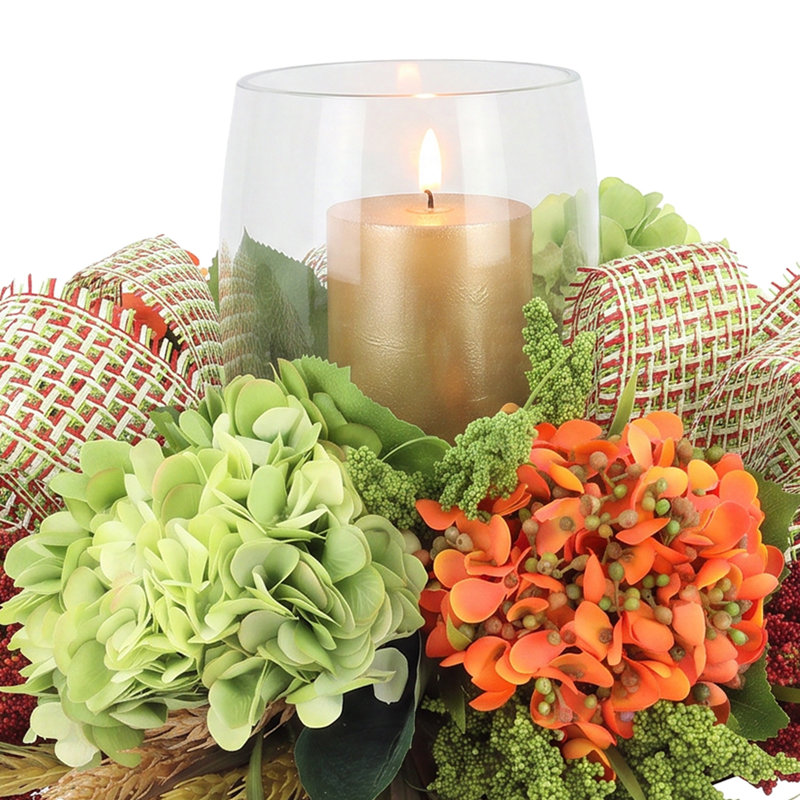 Centre de table d'automne avec hortensias, blé et pommes de pin d'automne