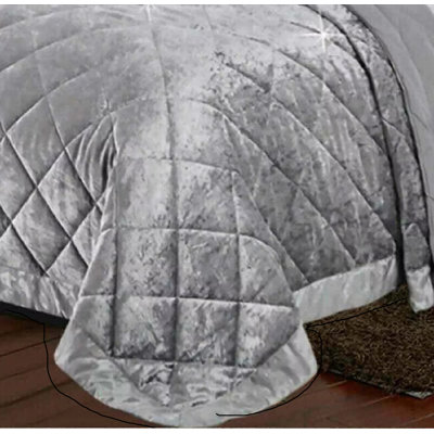 Velvet Bedspread with Pillow Shams Included