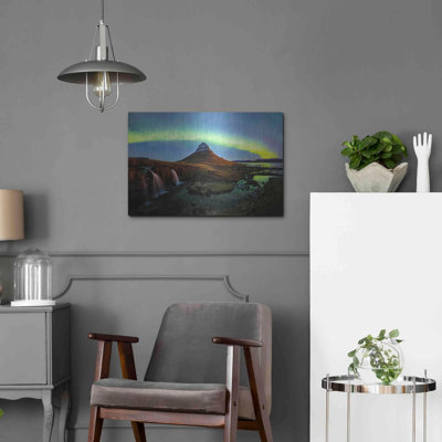 «Northern Light Aurora Borealis Over Kirkjufell 1» par Luxe