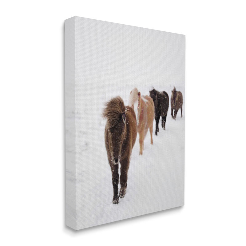 Chevaux d'hiver qui marchent sur un champ blanc par Amy Brinkman, L 16 po x H 20 po, Toile tendue