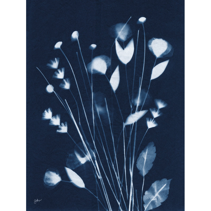 Indigo Wildflower par Julie Norkus, Pas de tapis, Toile argentée avec cadre flottant, H 24 po x l 18 po