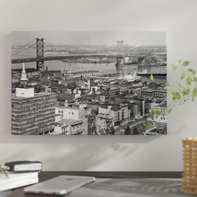 Reproduction de photo sur toile tendue, "années 1950 philadelphia pa usa look nord-est l’ancien delaware river waterfront vers benjamin franklin bridge to camden nj" , reproduction de photo sur toile tendue