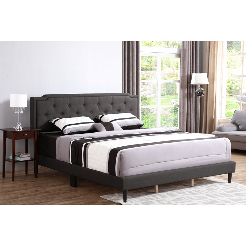 Élégant lit double noir pour la maison. Conception polyvalente, fabrication. Assemblage facile. Convient à diverses options de matelas. H 47 po x l 57 po x P 81 po. Lit tendance.
