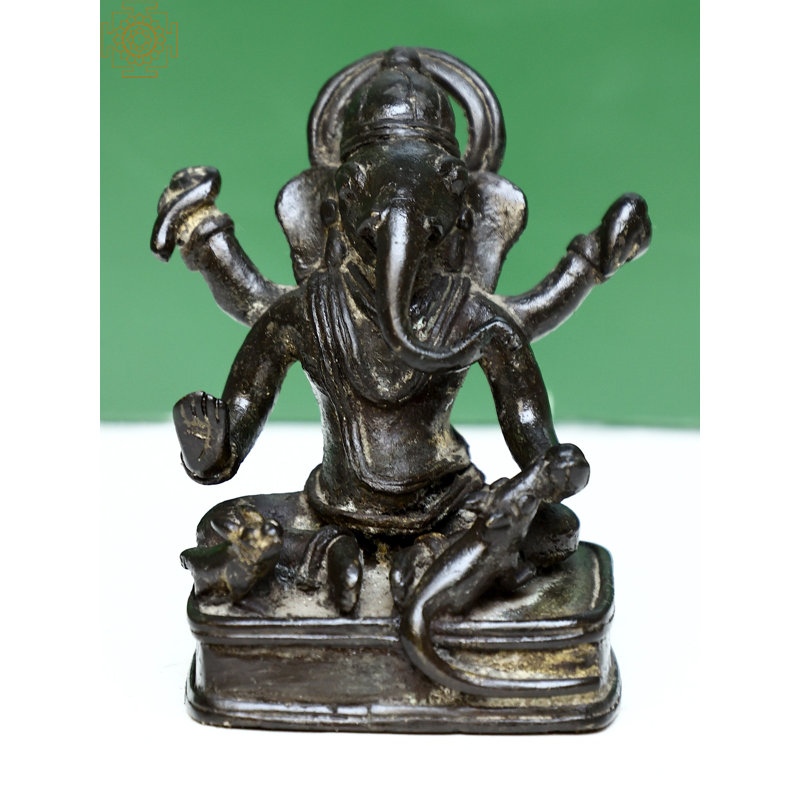 Ganesha assis