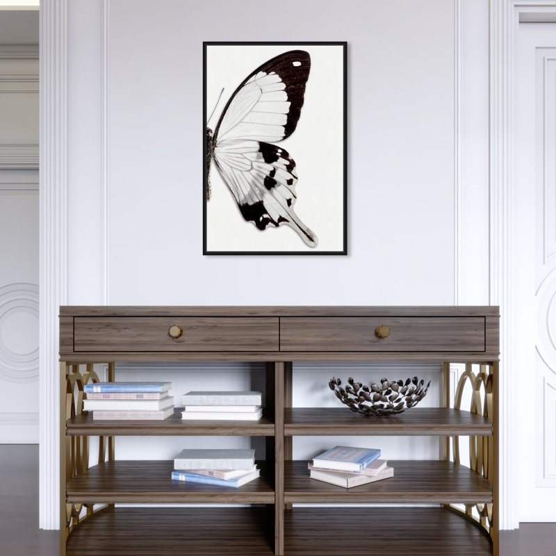 Papillon monochrome II - photographie sur toile, H 24 po x l 16 po, Toile encadrée noire