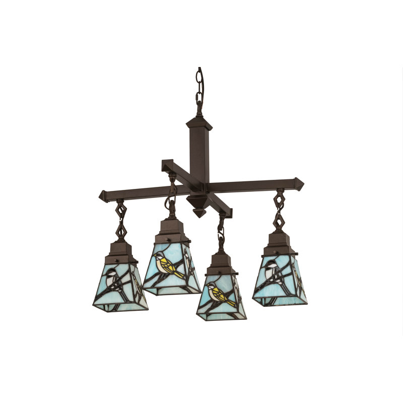 Lustre classique / traditionnel à 4 lumières en début de matinée