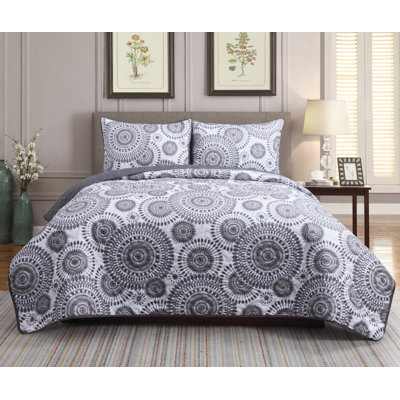 Polyester Geometric Shapes Quilt