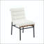 Chaise de salle à manger White Boucle avec détails en similicuir cognac et pieds en fer noir-130154121-130154120