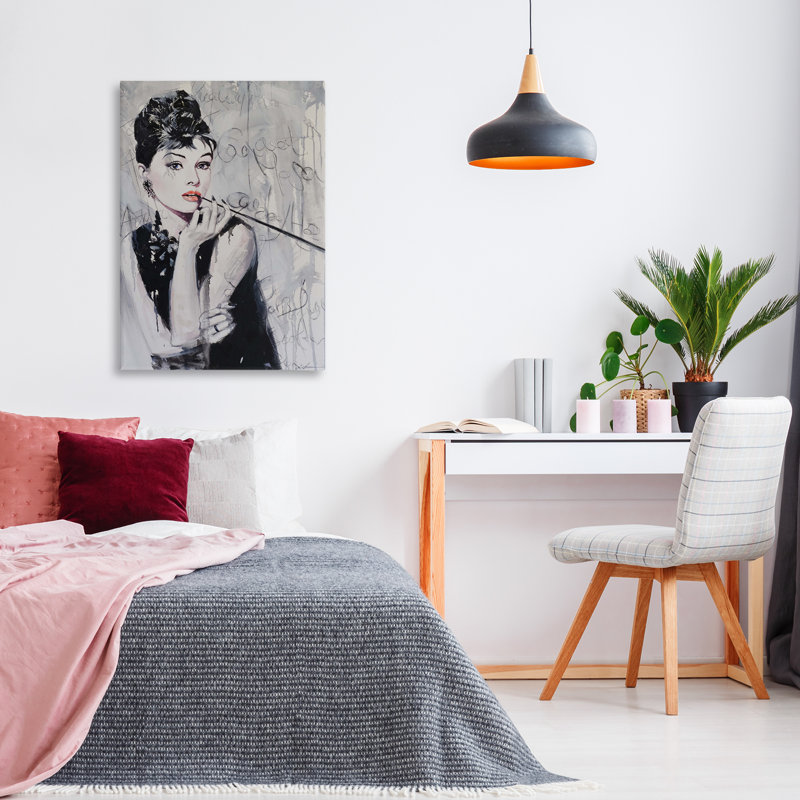 Toile Audrey Bold & Classic, design par Lucille Lee, H 36 po x l 24 po