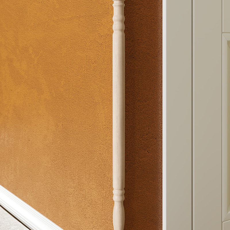 Light Beechwood Traditional Corner Guard with 90-Degree Notch