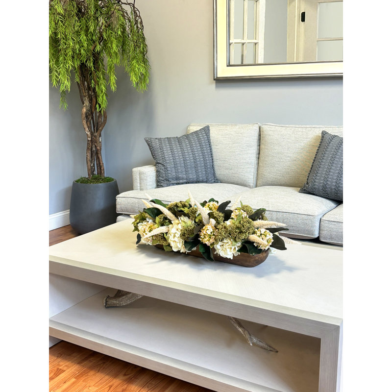 Centre de table hortensia et sardine dans une jardinière en bois