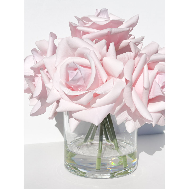 Arrangement de vraies roses dans un vase, Rose