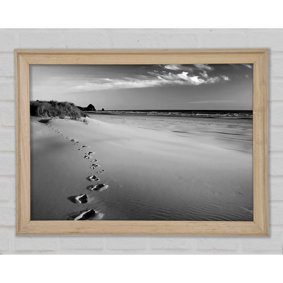 Gerahmter Fotodruck Footprints B N W