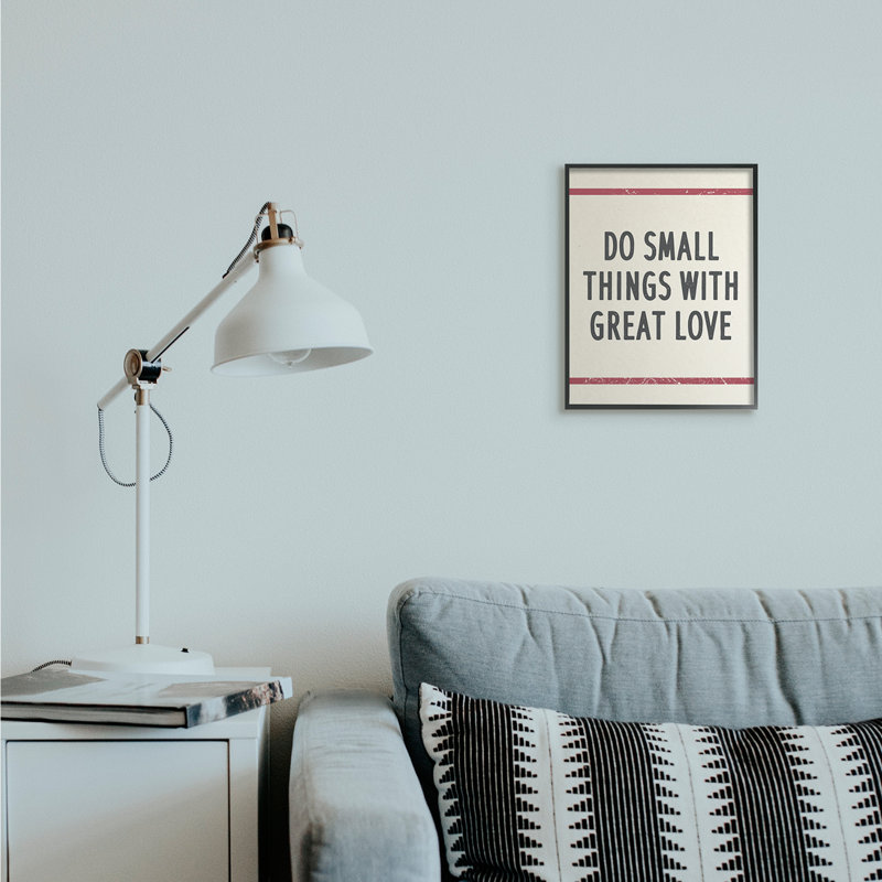 «Do Things with Great Love Red Bistro Stripe» par Daphne Polselli - impression d'art graphique, H 14 po x l 11 po x P 1,5 po