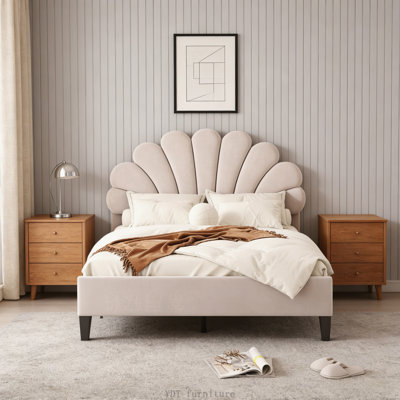 Lit plateforme double rembourré avec tête de lit en velours à motif floral, beige