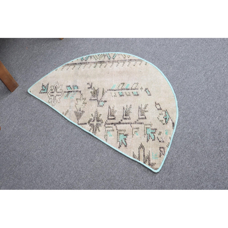 Tapis turc rétro en demi-cercle dans les tons de terre pour l'entrée ou les petits espaces