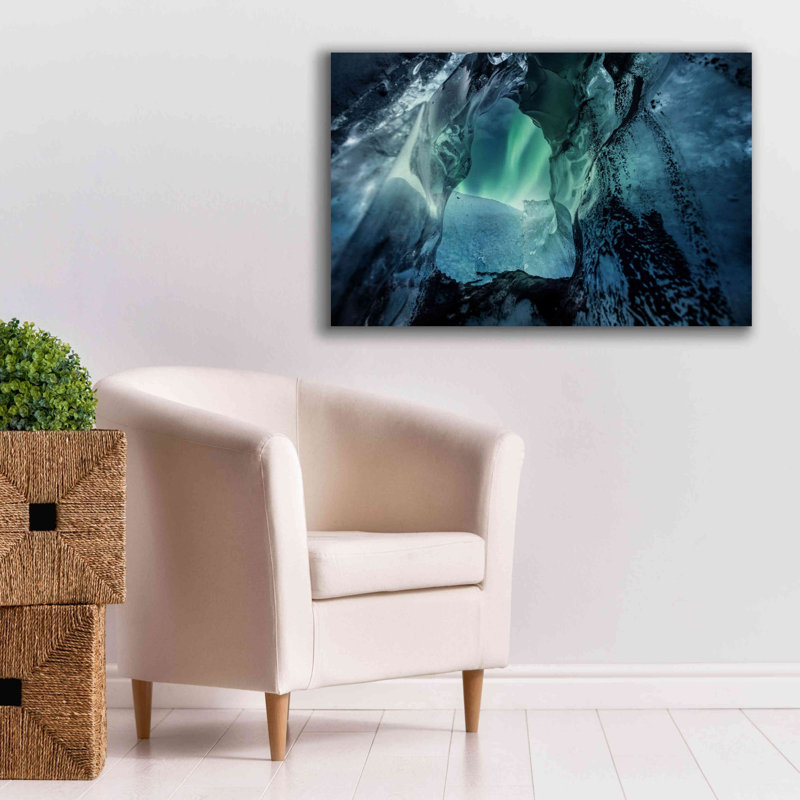 «Northern Lights Aurora Borealis Over Glacier Ice 3» par Epic Portfolio, estampe numérique sur toile