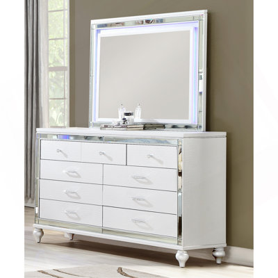 Miroir Sterling avec cadre DEL fabriqué en bois de couleur blanche