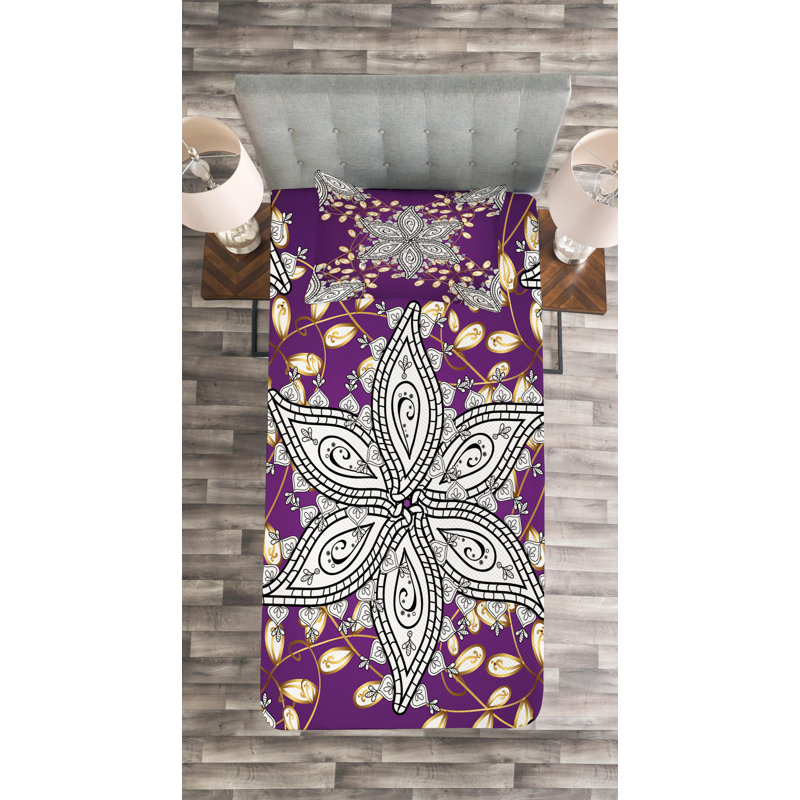 Traditional Floral Coverlet, Twin Coverlet + 1 Sham