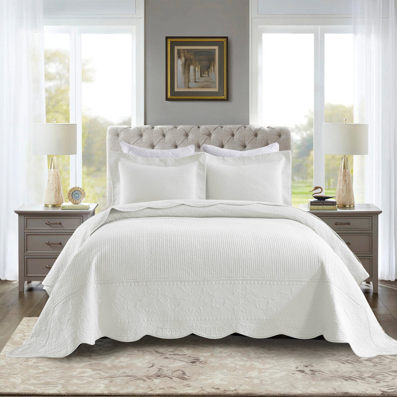 Quilt, White, King Quilt + 2 King Shams