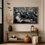 Des squelettes tapant à l'ordinateur dans un bureau gris avec une toile murale d'Halloween américaine-2138679758