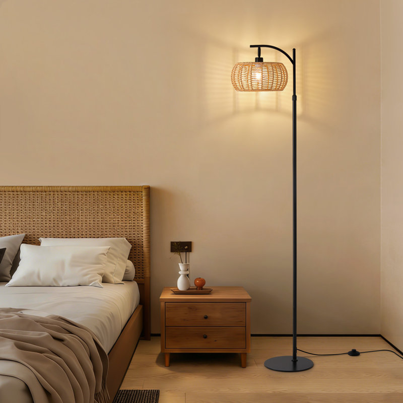 Lampe sur pied en rotin arqué 71 po