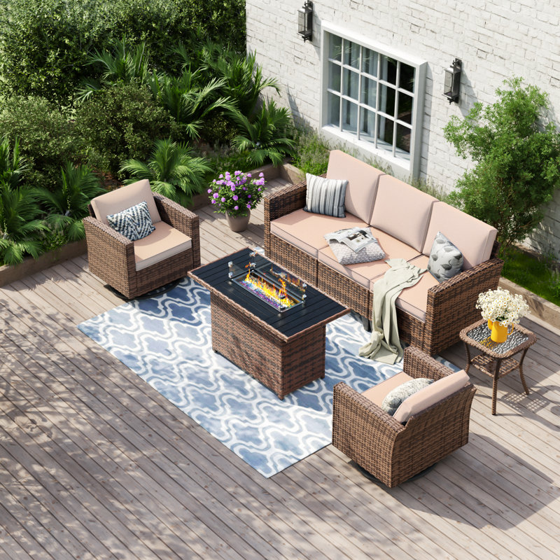 Canapé d'extérieur en rotin pour 5 personnes avec table de foyer et table d'appoint Kisner, Beige