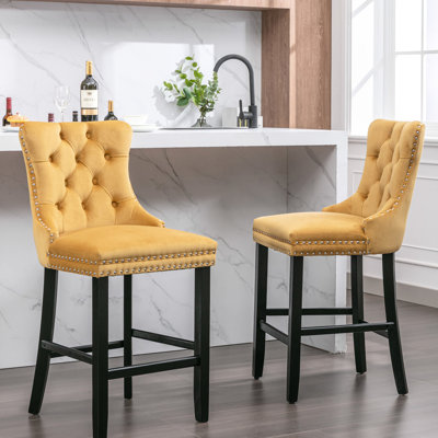 Chaises de bar en velours doré avec tractions faites à la main, structure en bois massif