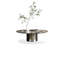 Table basse de luxe en pierre naturelle avec base en métal brossé-129114322
