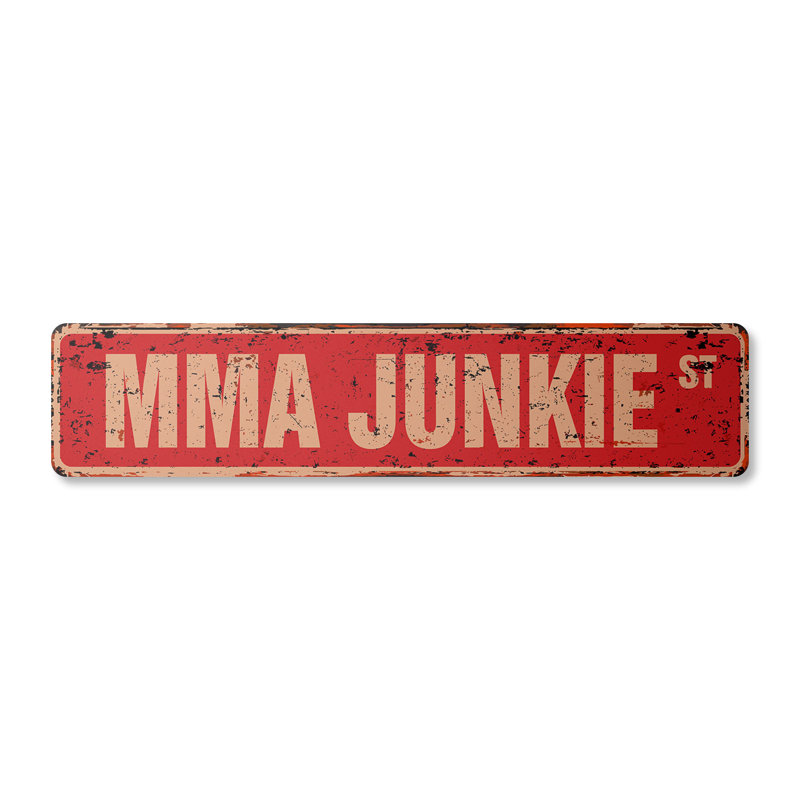 Plaque de rue Mma Junkie, H 4 po x l 18 po x P 0,1 po
