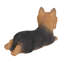 Statue de yorkshire terrier allongé