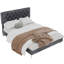 Grand lit tapissier en velours rehaussant la chambre principale avec une touche luxueuse et paisible-98187797-98187796