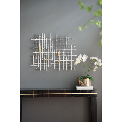Art mural géométrique 32 x 1,5 x 26 po, blanc et doré, salon moderne avec de luxueux accents dorés 32 x 1,5 x 26 po, blanc et or, style sophistiqué pour la décoration de la chambre à coucher