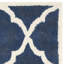 Tapis bleu / ivoire en laine / coton / latex touffeté à la main Carolene-1226196322