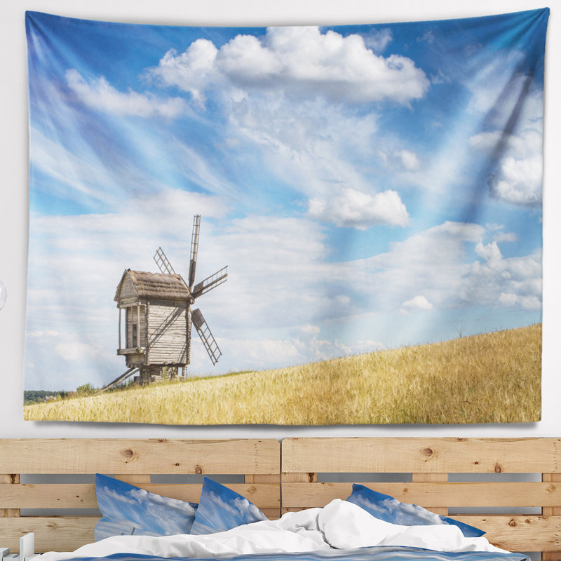 Paysage, ciel nuageux et moulin à vent tapisserie, H 32 po x l 39 po
