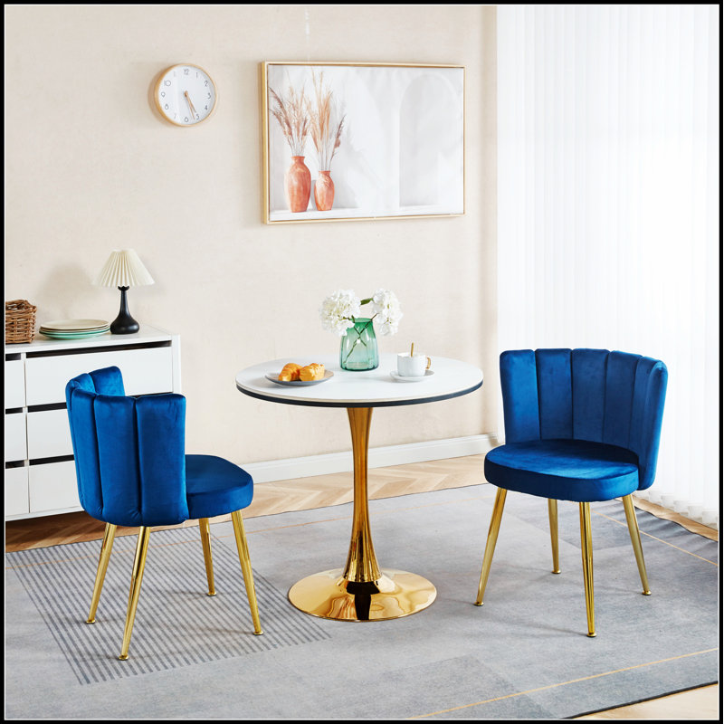 Ensemble de 2 chaises ergonomiques en velours avec pieds en fer doré et dossier confortable pour les intérieurs modernes