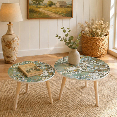 Tables d'appoint en bois aggloméré inspirées de la nature avec motif de fleurs de cerisier, parfaites pour ajouter un impact visuel et de l'élégance à n'importe quelle pièce