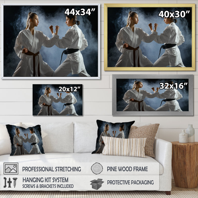 «Women Martial Arts Fight Fight Studio - Martial Arts», reproduction d'art sur toile, Cadre flottant doré