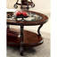 Table basse de salon classique avec finition cerisier brun et ornements en bois massif avec rangement ouvert