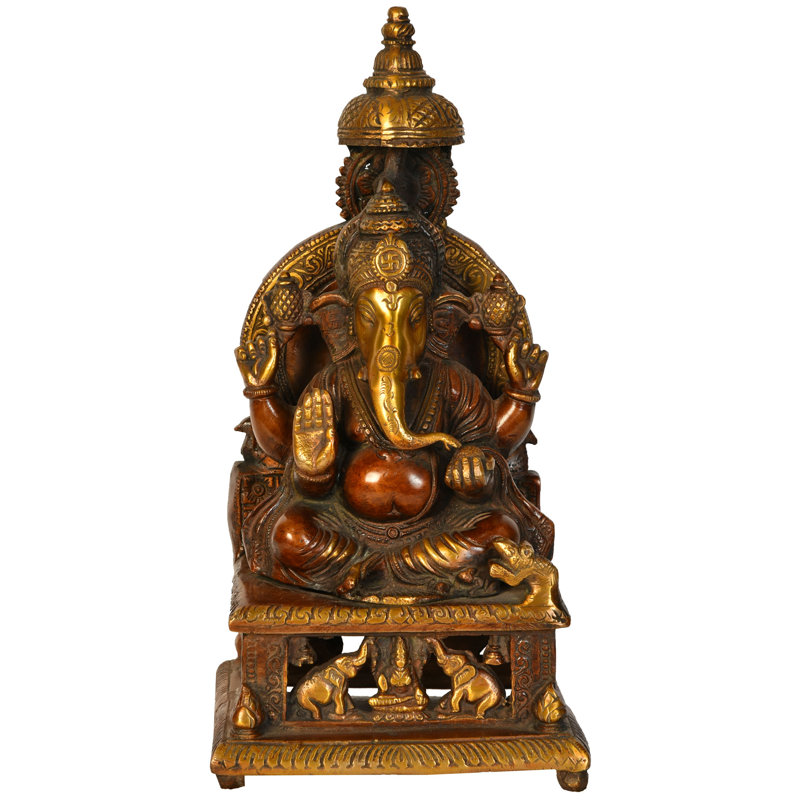 Lord Ganesha assis sur un trône