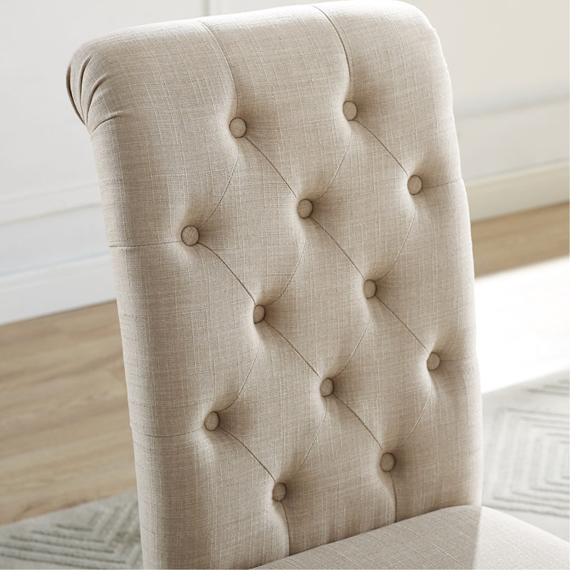 Chaises de salle à manger en bois massif brun clair de 2 boutons pour un attrait intemporel. Dossier haut, revêtement. Cadre en chêne, pieds. Courbe élégante. P 18 po x l 21 po x P 39,2 po, brun clair. Conception courbée.