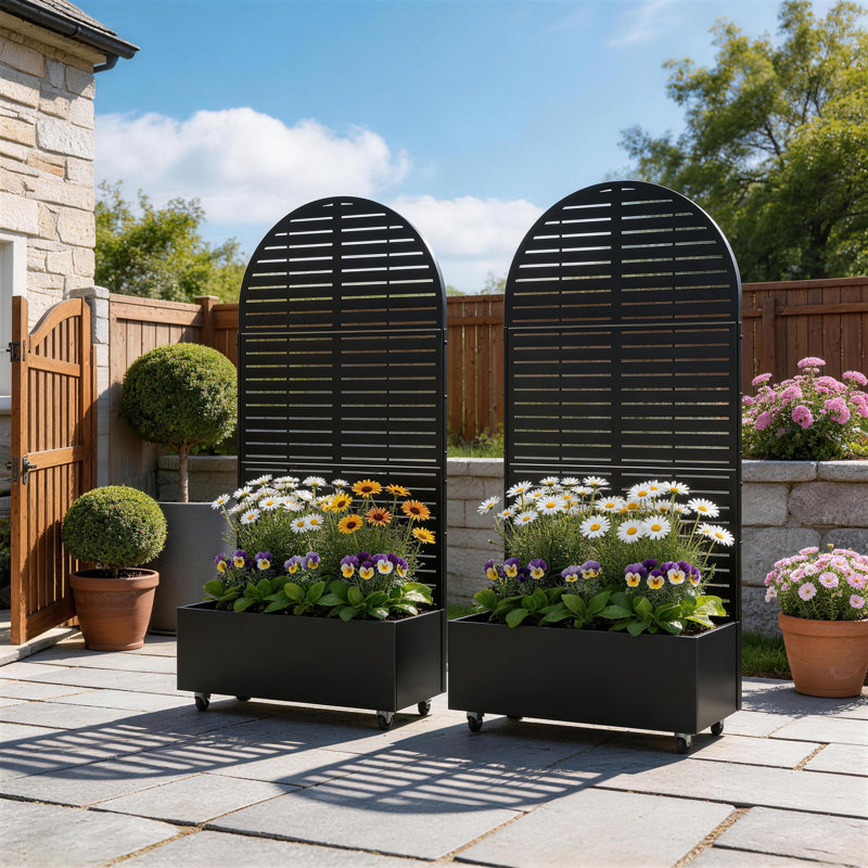 Boîte à fleurs en métal avec treillis et roues Ramesh, H 70,8 po x l 35,5 po x P 15,7 po, Noir